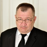 Zdanovskis paziņo par atkāpšanos no amata