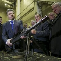 Порошенко "ненавидит воевать с Россией" и обещает "вернуть" Донбасс за год