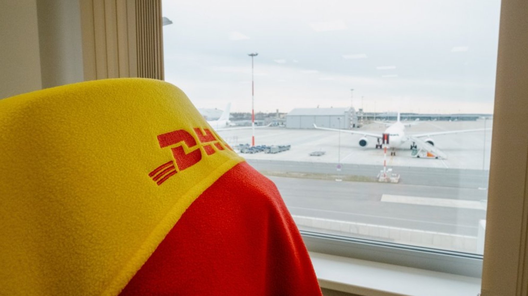 "DHL Express" apturējis daļu paku piegādi uz ASV