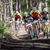 Foto: Lieliskos apstākļos sākas 'Latvijas valsts mežu' MTB maratona sezona