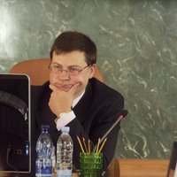 Dombrovskis neplāno doties uz ziemas olimpiskajām spēlēm Sočos