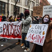 Во Франции прошли массовые протесты против полицейского насилия