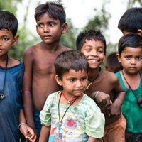 Foto: Bērnu dzīve Indijas graustu rajonos un laukos latviešu fotogrāfa acīm