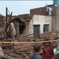 Video: 'Mini vētrā' Pakistānā iet bojā 45 cilvēki