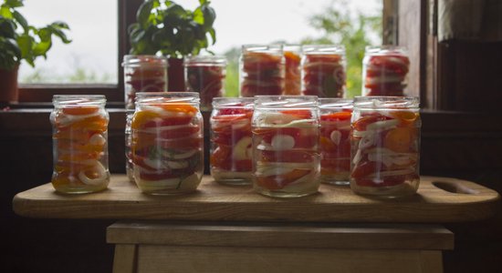 Līdz perfekcijai atstrādāta recepte – tomāti želejā