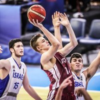 Latvijas U-16 puišu basketbola izlase parāda raksturu un iekļūst EČ ceturtdaļfinālā