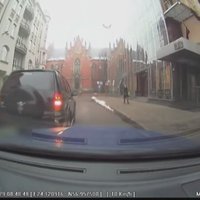Autovadītājs: Bez videoreģistratora es būtu avārijas vaininieks (video)