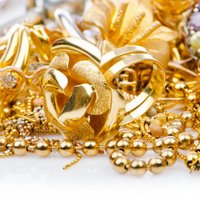 Valmierā jaunietis no dārglietu veikala nolaupa zeltlietas 1000 eiro vērtībā