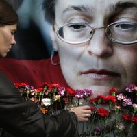 Slepkavība Putina dzimšanas dienā: kas zināms par Poļitkovskas slepkavību 13 gadus vēlāk