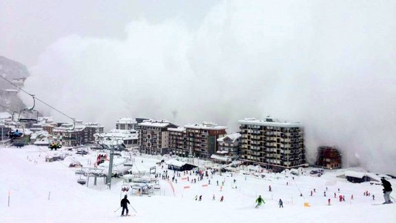 <a rel="cc:attributionURL" href="https://www.facebook.com/Cervinia/?fref=photo">Cervinia</a>