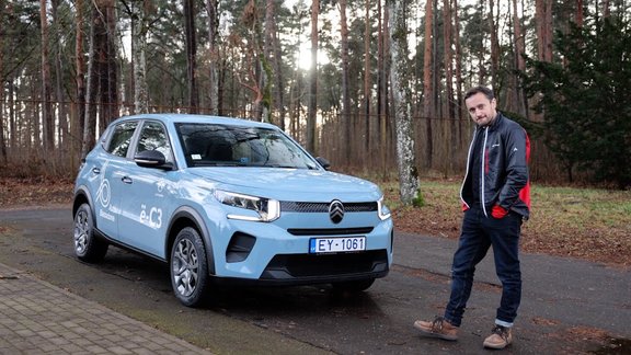 Video: Artūrs Mednis izmēģina vienu no lētākajiem elektroauto "Citroen e-C3"