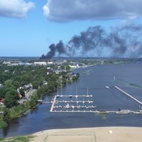 Riepu ugunsgrēks Daugavgrīvas ielā lokalizēts