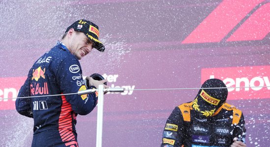 Verstapens pārliecinoši uzvar Kataras 'Grand Prix'; abi 'Mercedes' piloti saduras pirmajā līkumā