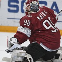 Kalniņa spēlēšanu Latvijas hokeja izlasē apdraud ceļgala savainojums