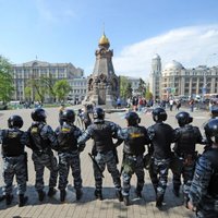 Maskavas 6. maija sadursmju lietā nopratināti simtiem policistu