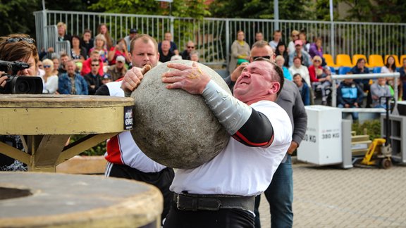 Spēka vīru sacensības: Latvijas spēkavīru čempionāta posms Ventspilī