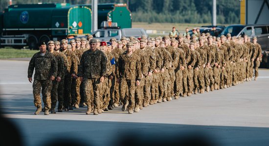 ФОТО. Латвийские солдаты вернулись домой из Косово