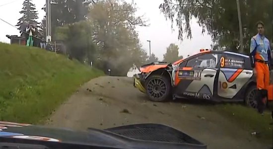 Video: "Hyundai" pilots Centrāleiropas WRC posmā piedzīvo nepatīkamu avāriju