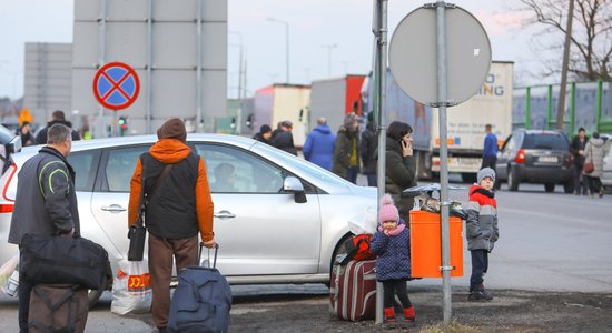 90 дней на исходе: "безусловная поддержка" истекает. Что ждет украинских беженцев в Латвии?