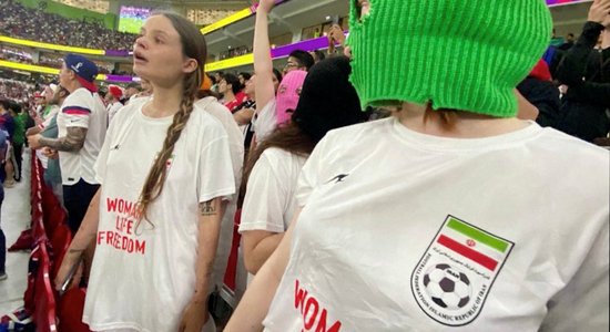 'Pussy Riot' dalībnieki centušies izskriet laukumā Pasaules kausa finālā