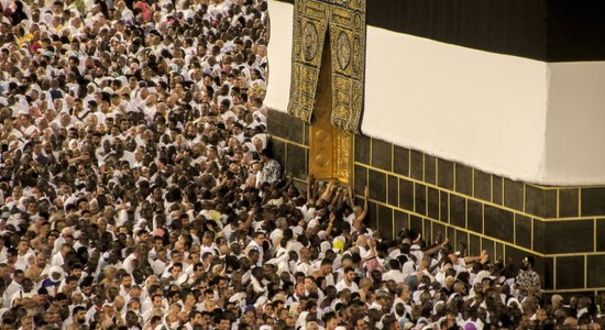 'Pieredzēsim lielāko hadžu vēsturē' – Saūda Arābijā ierodas miljoniem musulmaņu svētceļnieku