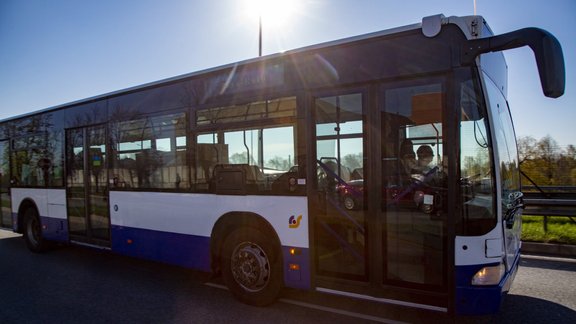 Uz Ukrainu dodas humānās palīdzības piepildīti 11 SIA "Rīgas satiksmes" autobusi - 13