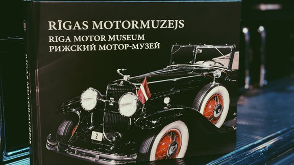 Rīgas Motormuzeja foto grāmata