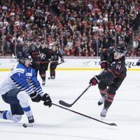 Kanādas un Zviedrijas U-20 hokejisti šokējoši zaudē PČ ceturtdaļfinālā