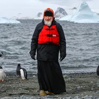 Video: Kirils Antarktīdā apciemo pingvīnus