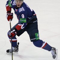 Krievijas izlases aizsargs Antipins kļūst par 'Sabres' spēlētāju