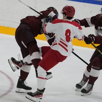 Latvijas hokejistiem uzvara pārbaudes spēlē ar Poliju