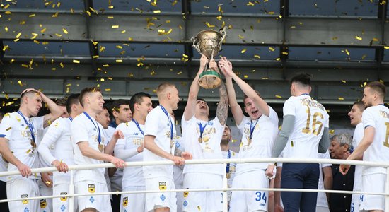 Kijevas 'Dinamo' futbolisti Lučesku vadībā atgriežas Ukrainas čempionu tronī