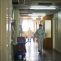 Число пациентов с коронавирусом в латвийских больницах опустилось ниже тысячи