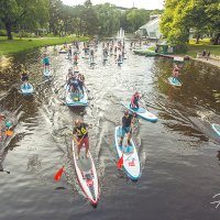 Rīgas kanālā un Daugavā aizvadīta iespaidīga SUP ballīte