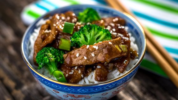 liellopa gaļa brokoļi stir fry voks ķīniešu ēdiens 