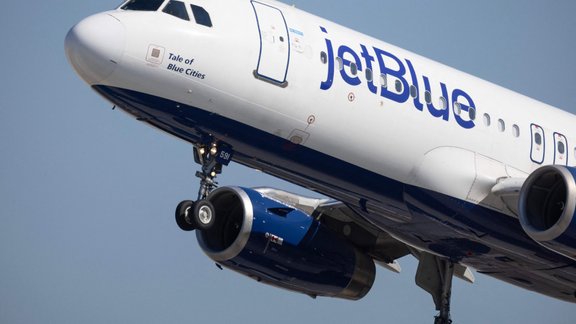 JetBlue Stock Drops With Expected Flat Revenue And Higher Costs