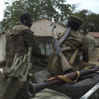 Avarējis ANO helikopters Dienvidsudānā; pastāv aizdomas par notriekšanu