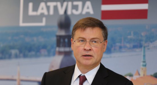 Latvija eirokomisāra amatam atkārtoti virza Dombrovski
