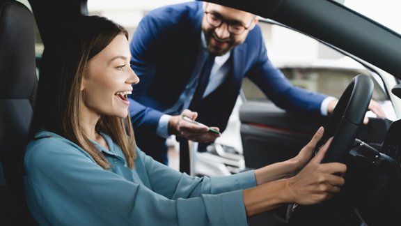 auto pirkšana pirkums dīlercentrs salons