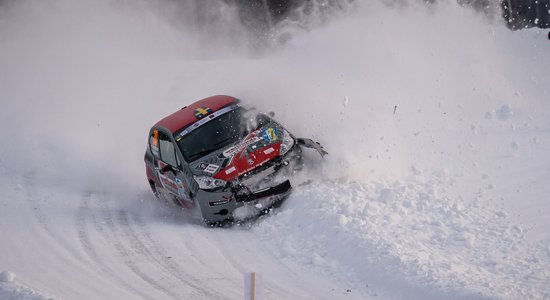 Foto: Alūksnes rallijs ar talantīgā Olivera Solberga uzvaru