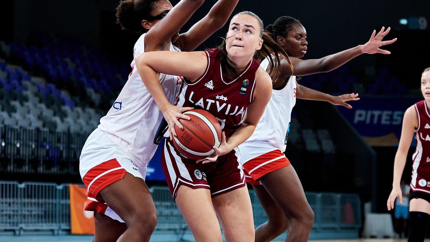 Latvijas U-16 basketbolistes Eiropas čempionātā cīnīsies par bronzas medaļām