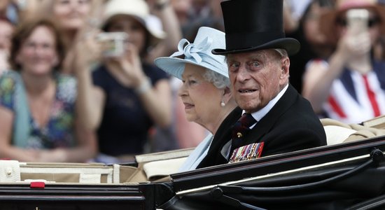 97-летний супруг королевы Елизаветы II принц Филипп попал в автомобильную аварию