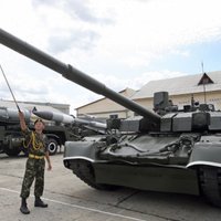 Ukrainas armija trīs gados saņēmusi 16 000 kara tehnikas un bruņojuma vienību
