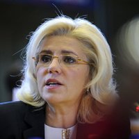 Еврокомиссар наставила "лайков" порноснимкам из-за хакеров