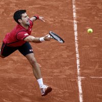 Džokovičs Francijā sasniedz savu 30. 'Grand Slam' pusfinālu karjerā