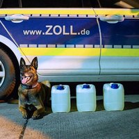 ФОТО. Германия: в багаже гражданина Латвии нашли 15 литров жидкого амфетамина