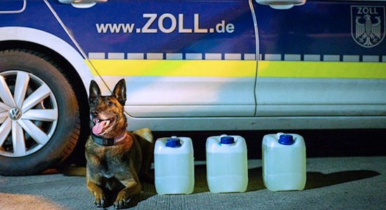 ФОТО. Германия: в багаже гражданина Латвии нашли 15 литров жидкого амфетамина