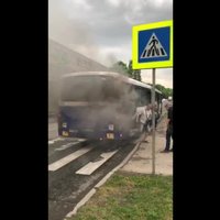 Video: Aizdedzies 'Rīgas satiksmes' autobuss