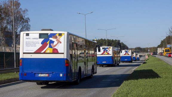 Uz Ukrainu dodas humānās palīdzības piepildīti 11 SIA "Rīgas satiksmes" autobusi - 14