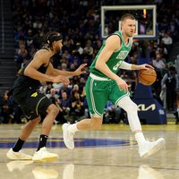 Porziņģa rezultativitāte veicina "Celtics" graujošo uzvaru pār "Warriors"